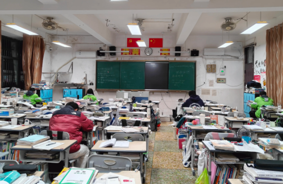 构建职业教育升学立交桥夯实产业集群高质量开展的技能人才之基 构建职业教育升学立交桥夯实产业集群高质量开展的技能人才之基