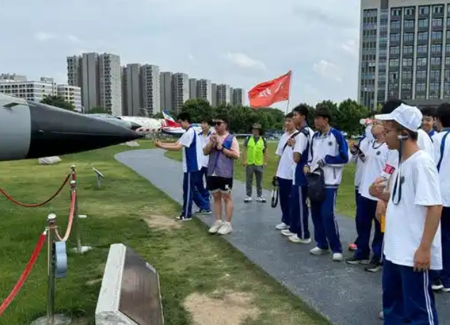 提高群众对教育的取得感和满意度加快完成教育高质量跨越式开展